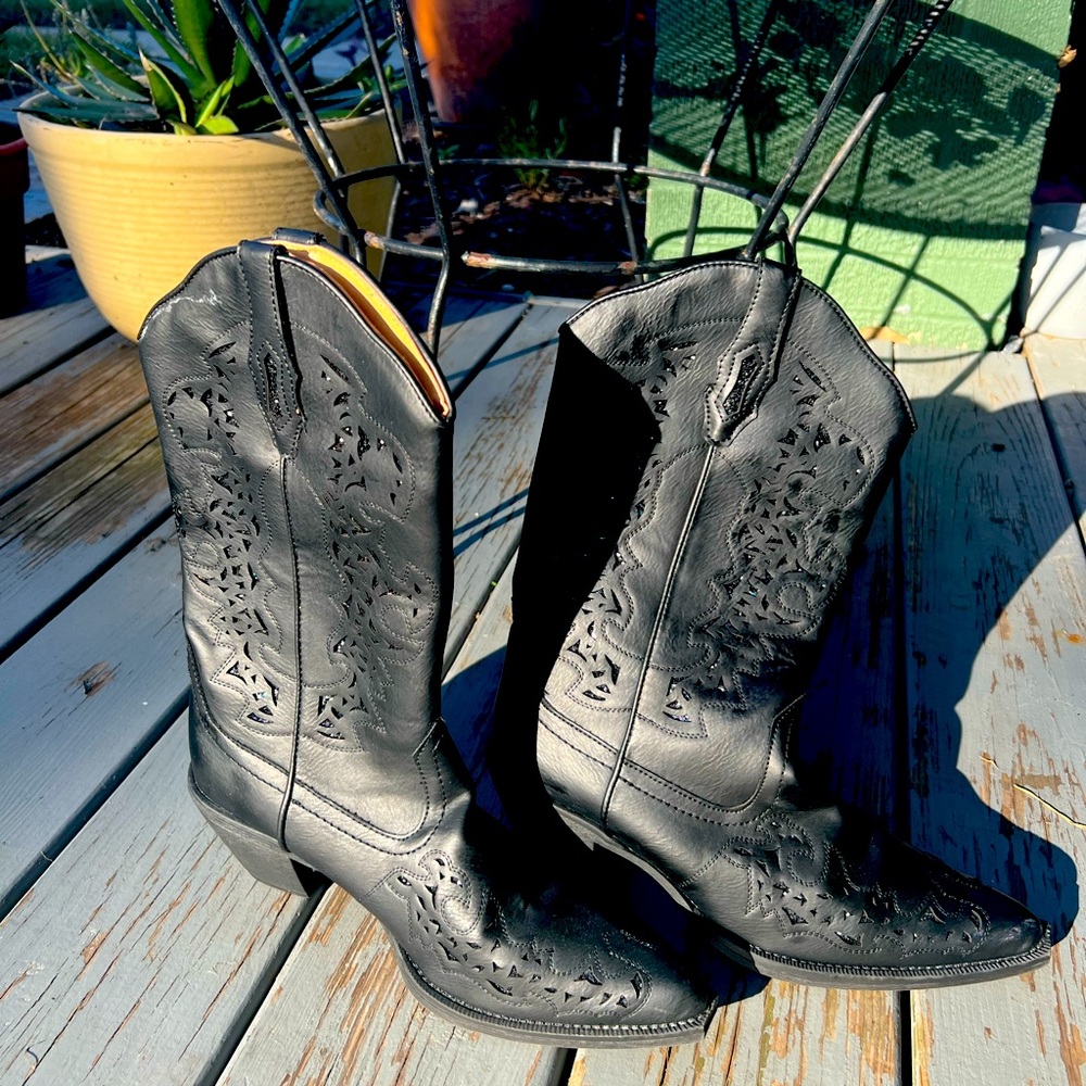 Like new black, leather cowgirl boots women’s size 8